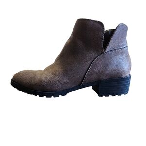 3/$15 Me Too Booties Zip-up Faux Suede Brown - 5.5